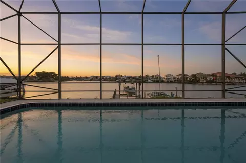 Exterior - 807 Chipaway Dr, Apollo Beach, FL 33572 photo 9 of 21