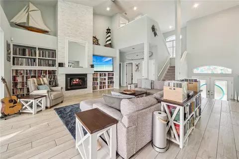 Living - 807 Chipaway Dr, Apollo Beach, FL 33572 photo 1 of 3