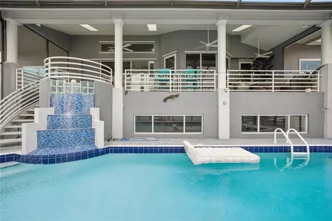 Exterior - 807 Chipaway Dr, Apollo Beach, FL 33572 photo 8 of 21