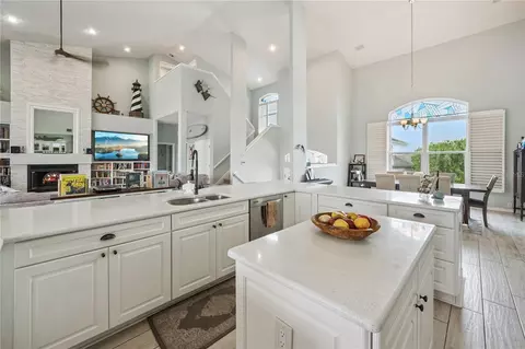 Kitchen - 807 Chipaway Dr, Apollo Beach, FL 33572 photo 4 of 4