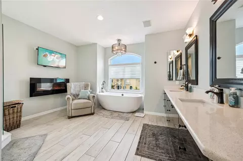 Bath - 807 Chipaway Dr, Apollo Beach, FL 33572 photo 5 of 5