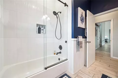Bath - 807 Chipaway Dr, Apollo Beach, FL 33572 photo 2 of 5