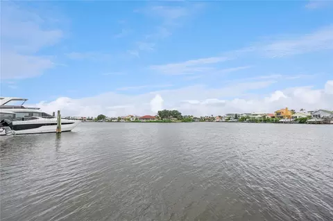 View/Area - 807 Chipaway Dr, Apollo Beach, FL 33572 photo 5 of 16