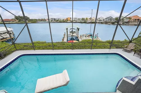 Exterior - 807 Chipaway Dr, Apollo Beach, FL 33572 photo 5 of 21