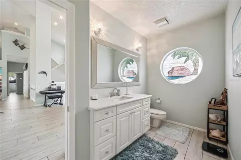 Bath - 807 Chipaway Dr, Apollo Beach, FL 33572 photo 1 of 5