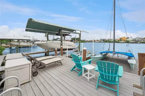 Exterior - 807 Chipaway Dr, Apollo Beach, FL 33572 photo 14 of 21