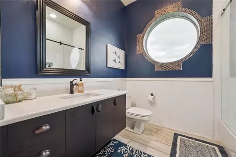 Bath - 807 Chipaway Dr, Apollo Beach, FL 33572 photo 3 of 5