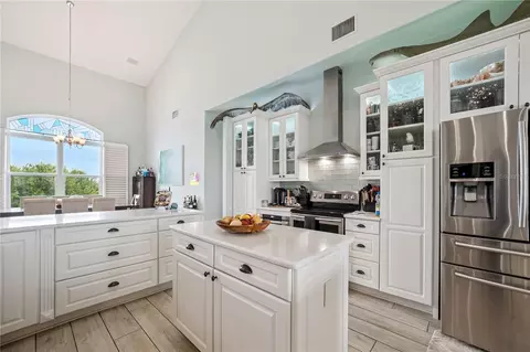 Kitchen - 807 Chipaway Dr, Apollo Beach, FL 33572 photo 2 of 4