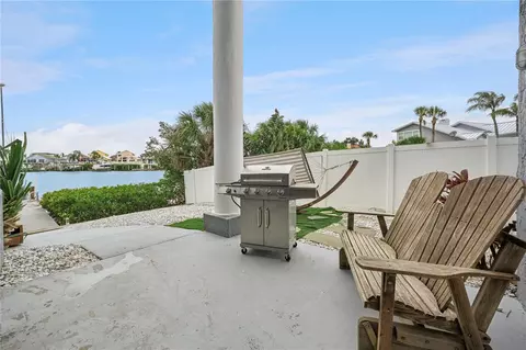 Exterior - 807 Chipaway Dr, Apollo Beach, FL 33572 photo 11 of 21