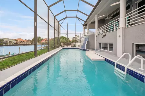 Exterior - 807 Chipaway Dr, Apollo Beach, FL 33572 photo 10 of 21
