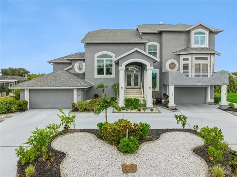 Exterior - 807 Chipaway Dr, Apollo Beach, FL 33572 photo 2 of 21