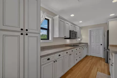 Kitchen - 6118 Dora Dr, Mount Dora, FL 32757 photo 6 of 7