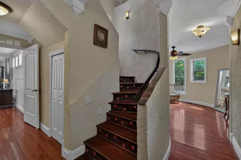 Entry Way - 6118 Dora Dr, Mount Dora, FL 32757 photo 7 of 9