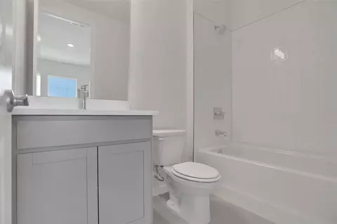 Bath - 7422 Sea Manatee St, Parrish, FL 34219 photo 3 of 8
