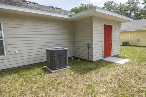 Exterior - 306 E Georgia Ave, Bushnell, FL 33513 photo 5 of 6