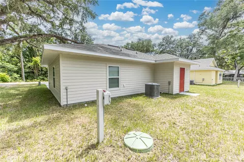 Exterior - 306 E Georgia Ave, Bushnell, FL 33513 photo 4 of 6