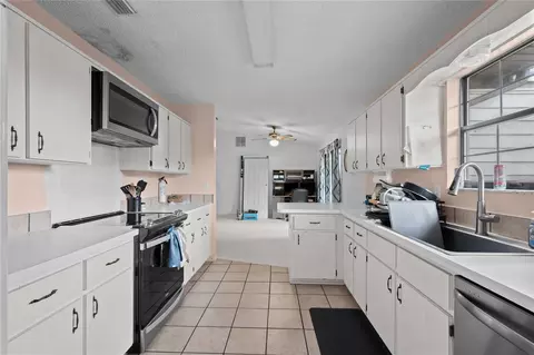 Kitchen - 348 Cr 542e, Bushnell, FL 33513 photo 3 of 4