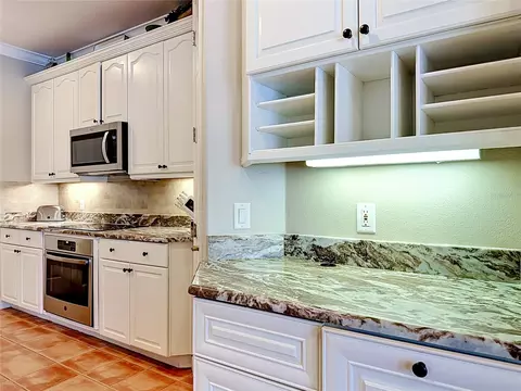 Kitchen - 19512 Spring Oak Dr, Eustis, FL 32736 photo 6 of 9