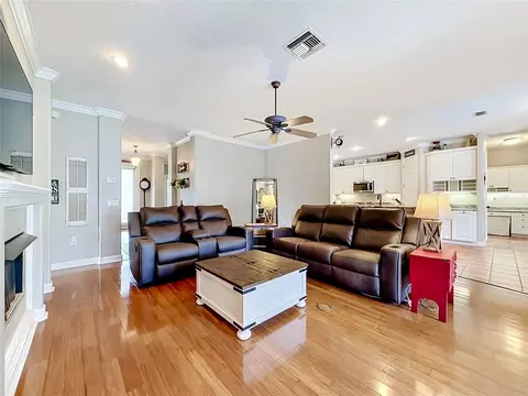 Living - 19512 Spring Oak Dr, Eustis, FL 32736 photo 2 of 4