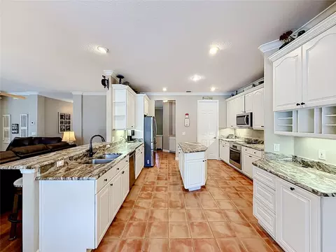 Kitchen - 19512 Spring Oak Dr, Eustis, FL 32736 photo 2 of 9
