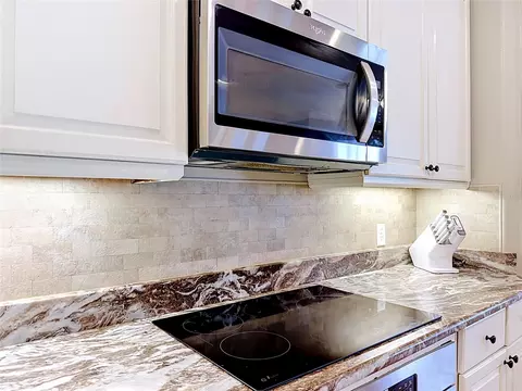 Kitchen - 19512 Spring Oak Dr, Eustis, FL 32736 photo 8 of 9
