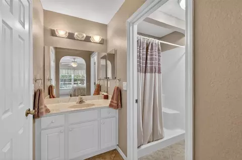 Bath - 11075 SE 174th Loop, Summerfield, FL 34491 photo 1 of 3