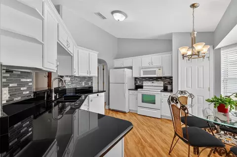 Kitchen - 11075 SE 174th Loop, Summerfield, FL 34491 photo 4 of 4