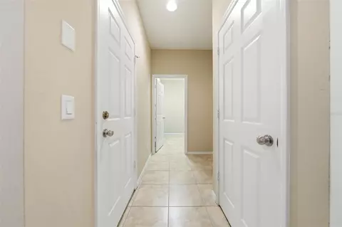 Entry Way - 20945 Oldenburg Loop, Mount Dora, FL 32757 photo 7 of 8