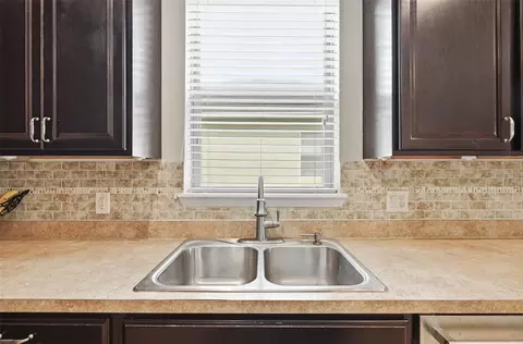 Kitchen - 20945 Oldenburg Loop, Mount Dora, FL 32757 photo 3 of 5