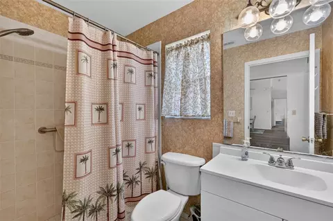 Bath - 2639 Waterview Dr, Eustis, FL 32726 photo 4 of 4