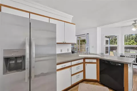 Kitchen - 2639 Waterview Dr, Eustis, FL 32726 photo 3 of 5