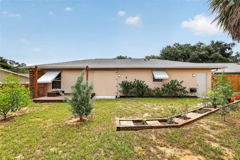 Exterior - 512 Highland Dr, Eustis, FL 32726 photo 4 of 6