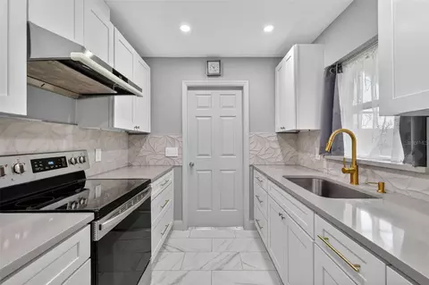 Kitchen - 512 Highland Dr, Eustis, FL 32726 photo 1 of 4