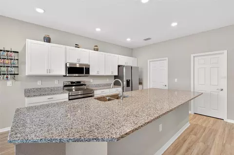 Kitchen - 569 Silver Course Radl, Ocala, FL 34472 photo 2 of 4