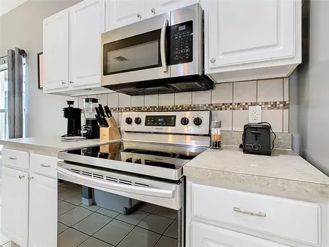 Kitchen - 114 Sandy Point Way, Clermont, FL 34714 photo 6 of 9