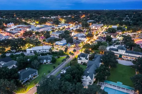 View/Area - 200 E 10th Ave #8, Mount Dora, FL 32757 photo 5 of 6