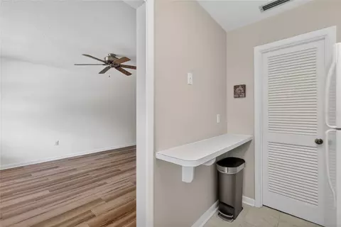 Entry Way - 200 E 10th Ave #8, Mount Dora, FL 32757 photo 1 of 1