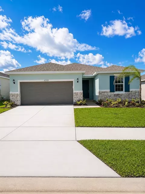 6209 Sanders Grove Cir, Okahumpka, FL 34762