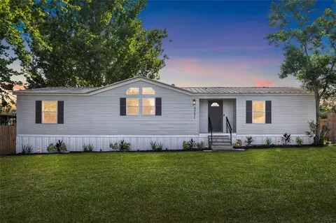 8531 Semmes St, Zephyrhills, FL 33540