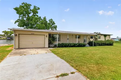 1610 Sunshine Ln, Tavares, FL 32778