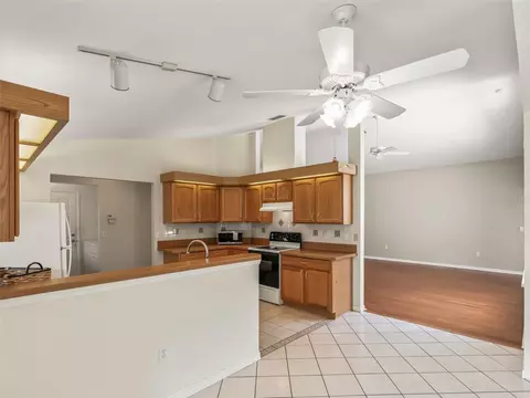 Kitchen - 6318 SW 117th Loop, Ocala, FL 34476 photo 2 of 6
