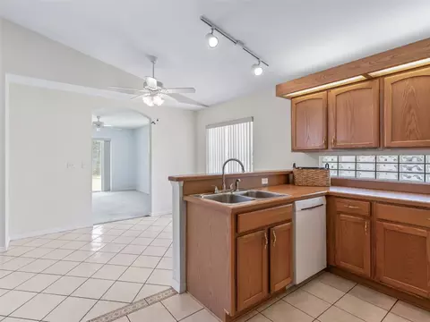 Kitchen - 6318 SW 117th Loop, Ocala, FL 34476 photo 6 of 6