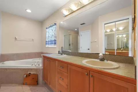 Bath - 3806 Opal Cir, Saint Cloud, FL 34772 photo 3 of 4