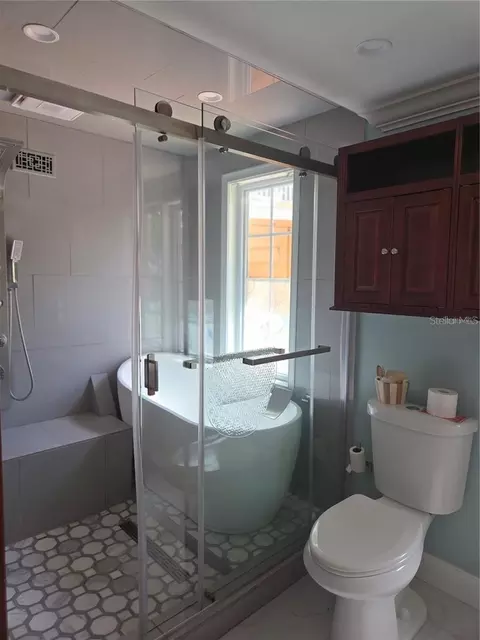 Bath - 507 Lakeshore Dr, Eustis, FL 32726 photo 2 of 5