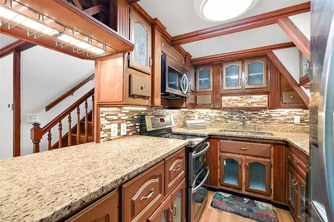 Kitchen - 507 Lakeshore Dr, Eustis, FL 32726 photo 2 of 3