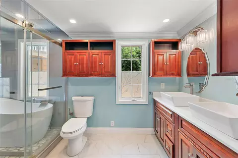 Bath - 507 Lakeshore Dr, Eustis, FL 32726 photo 1 of 5