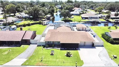 209 W Delaware St, Tavares, FL 32778