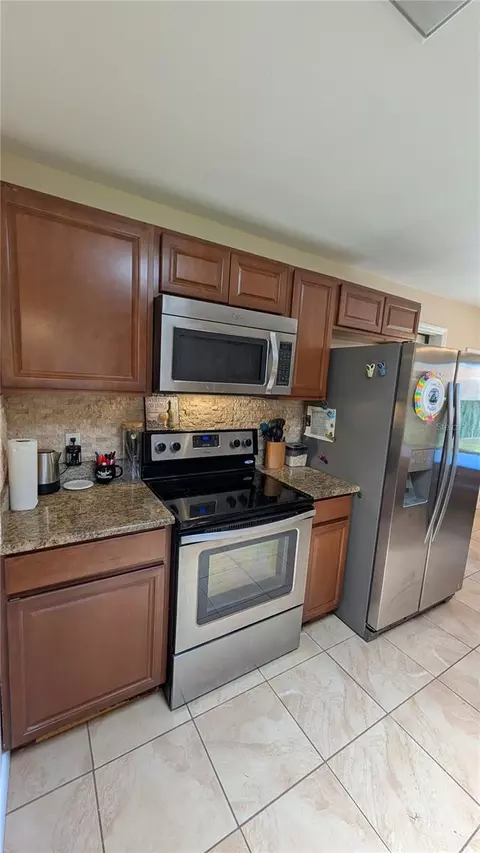 Kitchen - 2469 Broadvue Ave, Eustis, FL 32726 photo 2 of 4