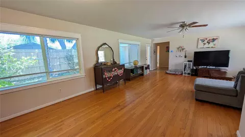 Living - 2469 Broadvue Ave, Eustis, FL 32726 photo 4 of 6
