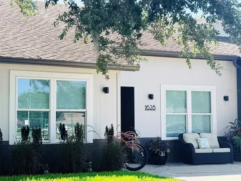 1628 Tropical Ct, Tavares, FL 32778